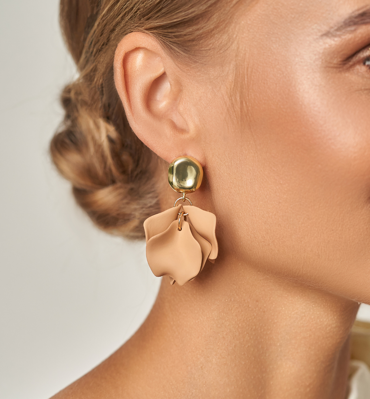 Kolczyki brazowe z płatkami Berenika KFF0109 - By Dziubeka