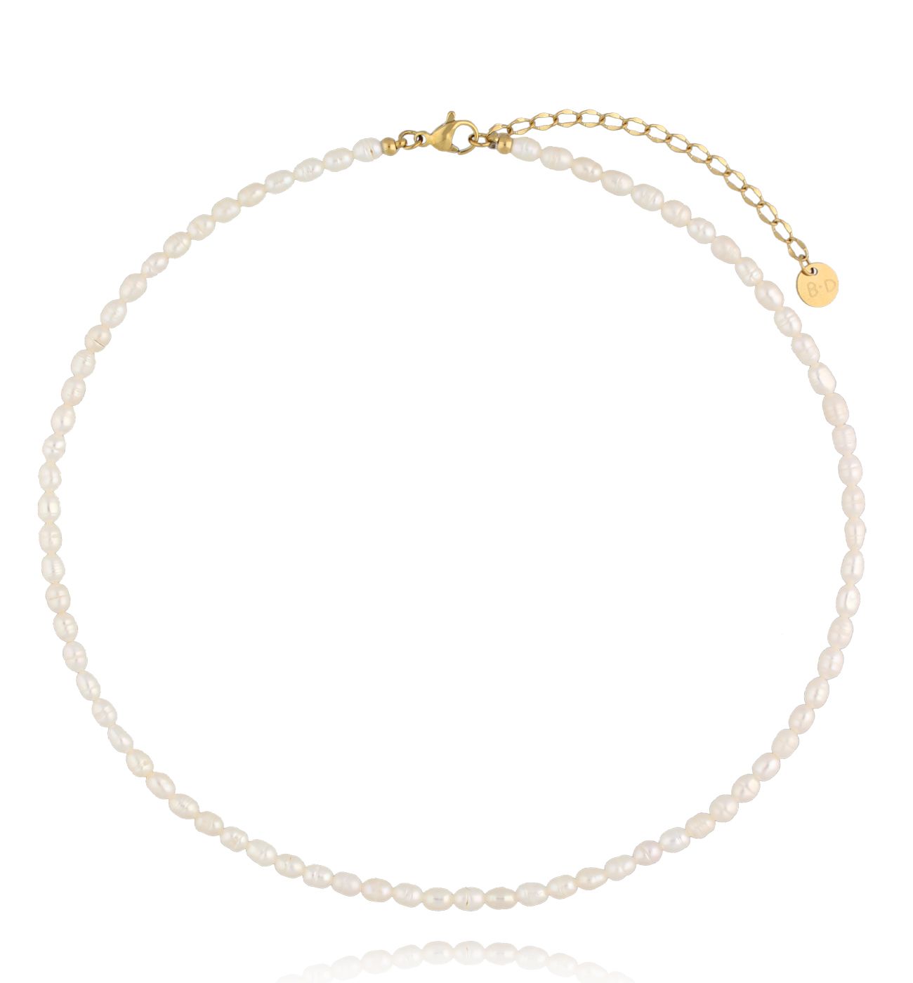Naszyjnik z drobnych, podłużnych pereł – delikatna linia klasyki NPE0313