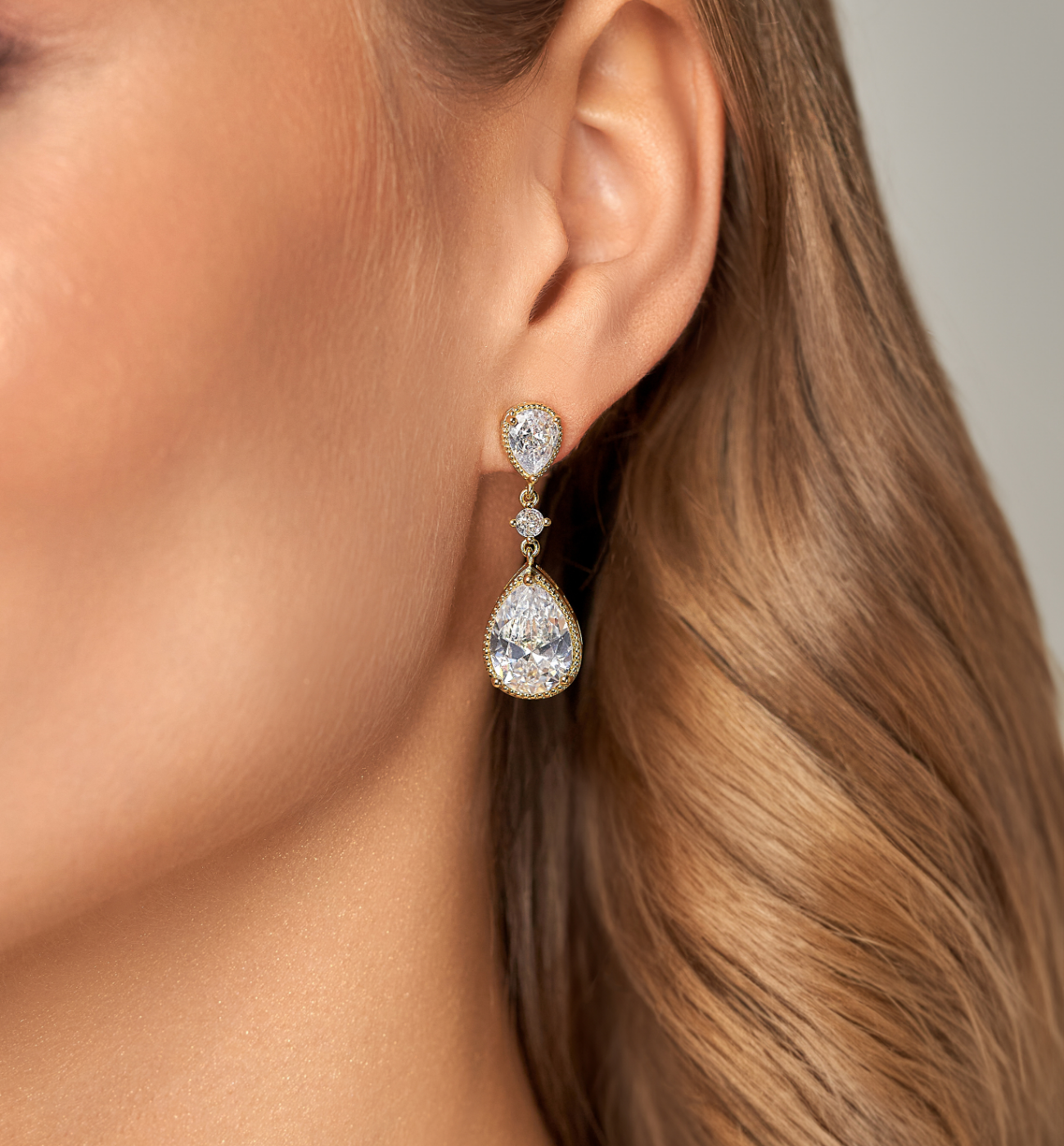 Kolczyki złote z transparentnymi kryształkami Almirante - By Dziubeka