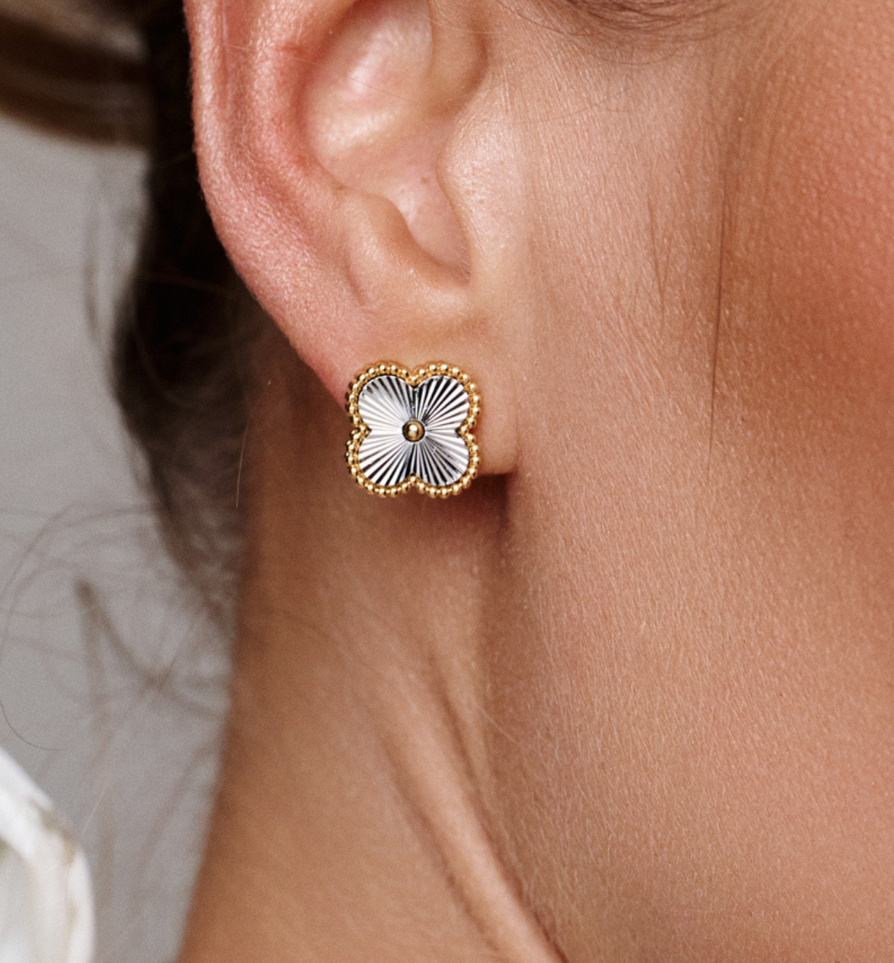 Kolczyki w kształcie koniczyny w kolorze srebrnym i złotym - By Dziubeka