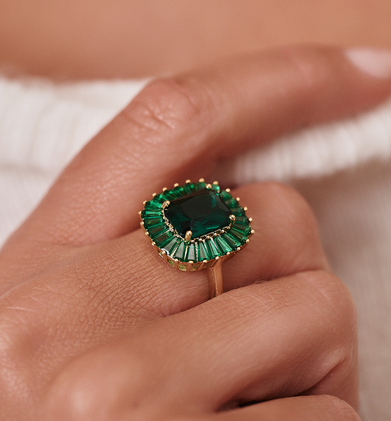 Pierścionek z zielonymi kryształkami PSS0183