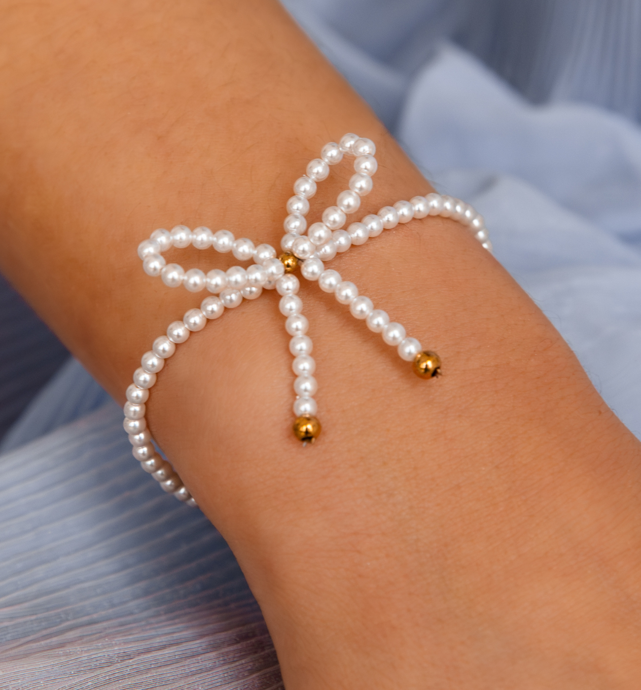 Bransoletka z perłami i kokardką BPE0141 - By Dziubeka