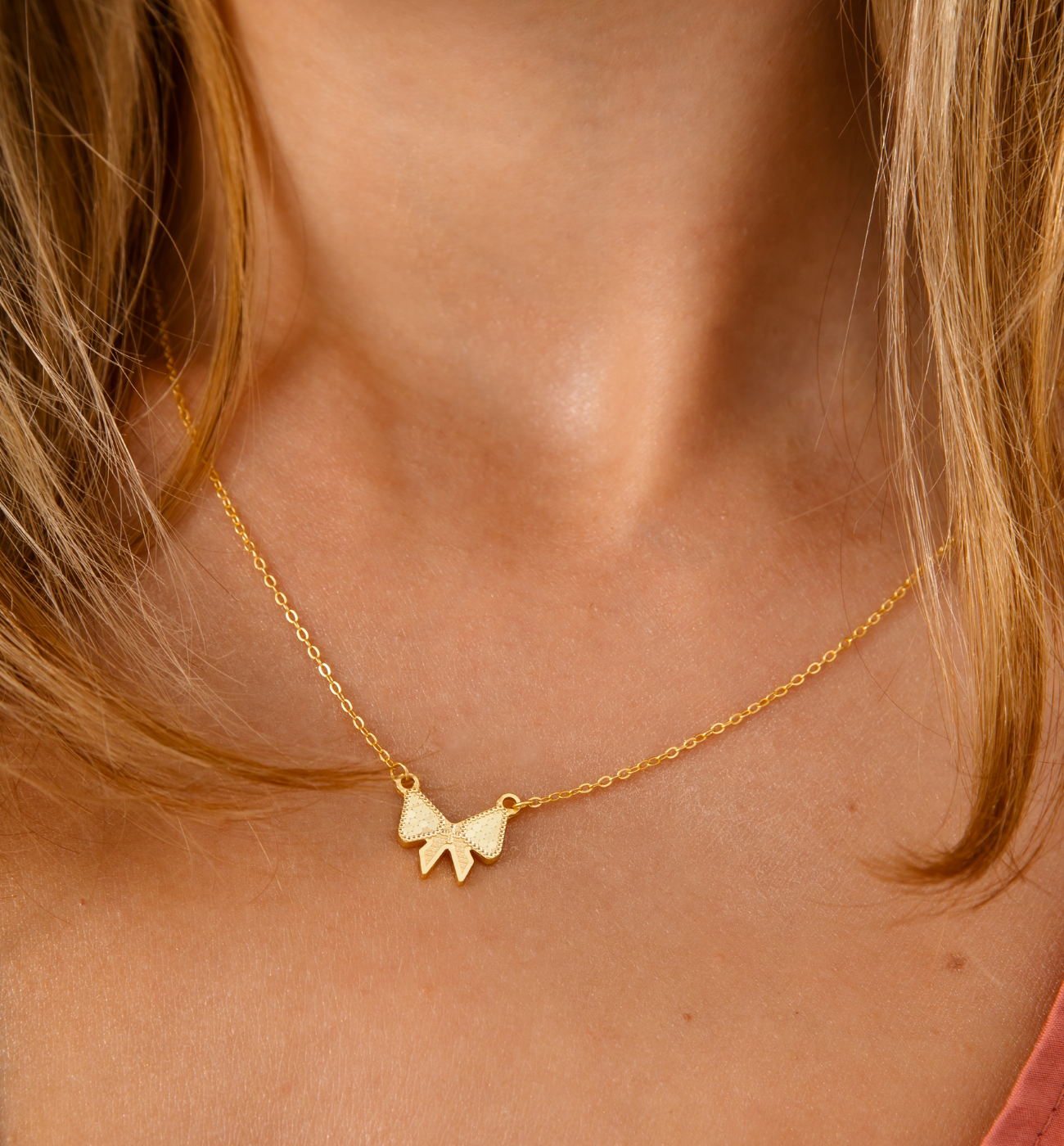 Naszyjnik złoty z kokardką NCA0040