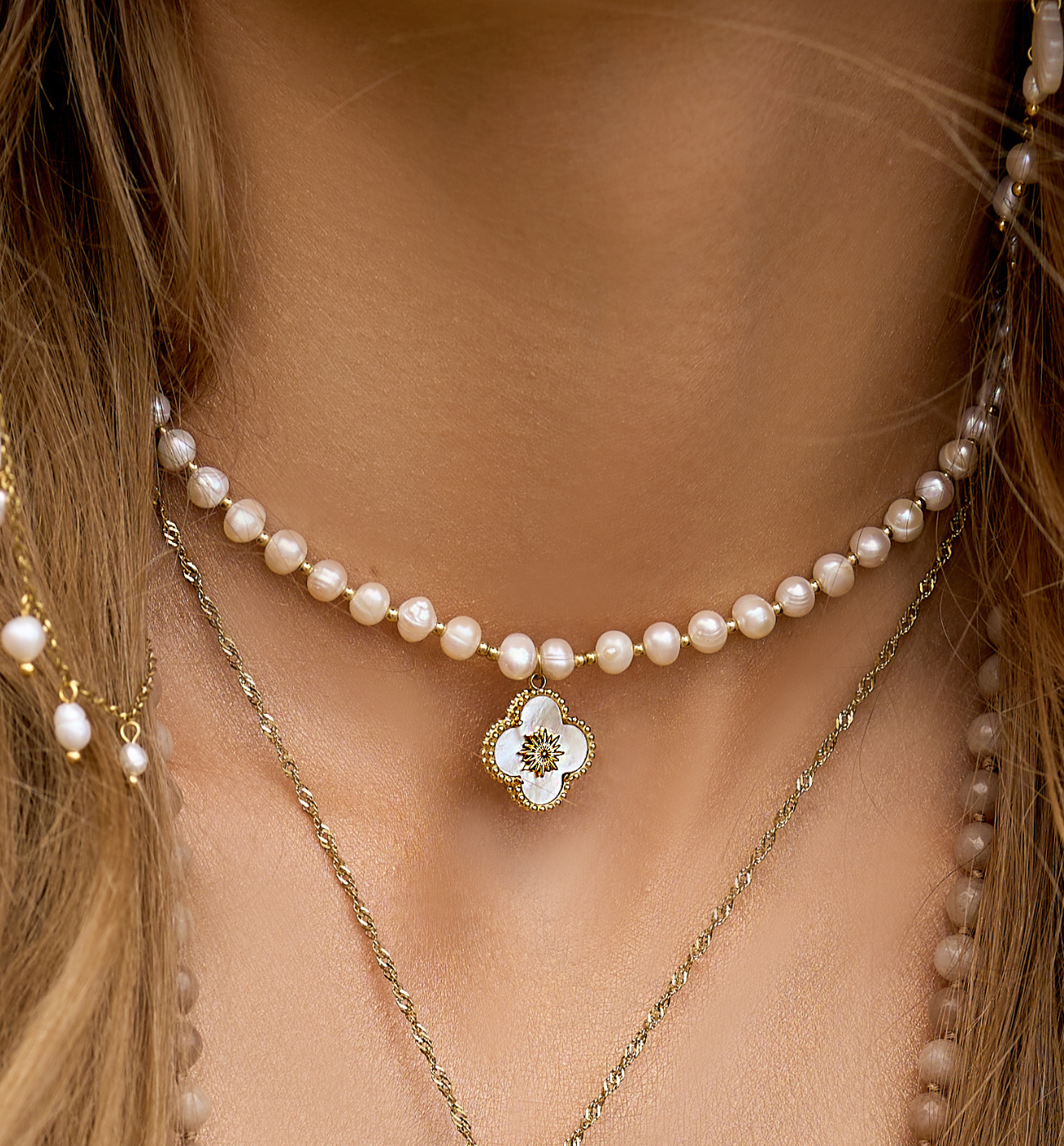 Naszyjnik z perłami słodkowodnymi i koniczynką - By Dziubeka