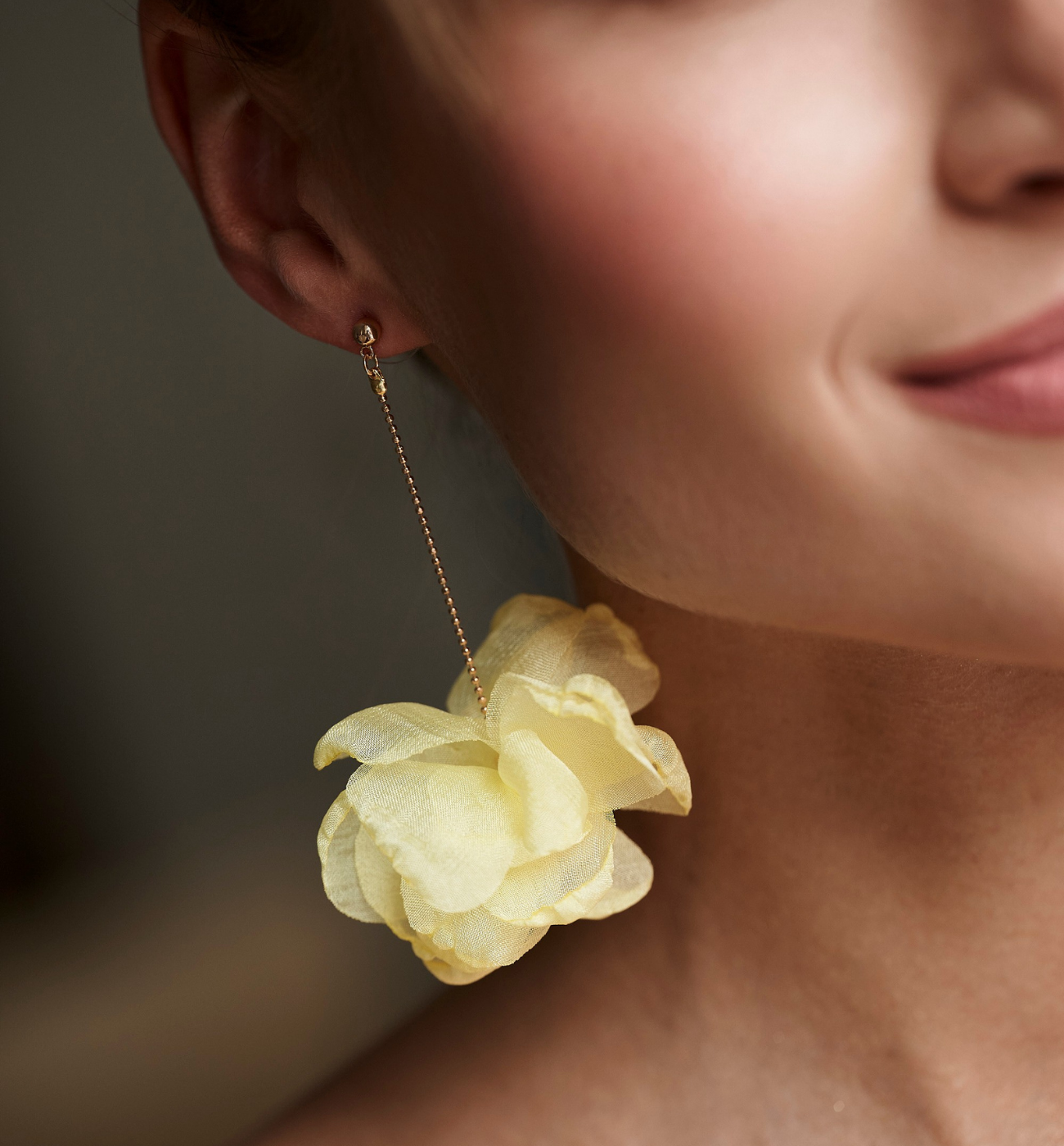 Kolczyki z żółtą tkaniną - By Dziubeka