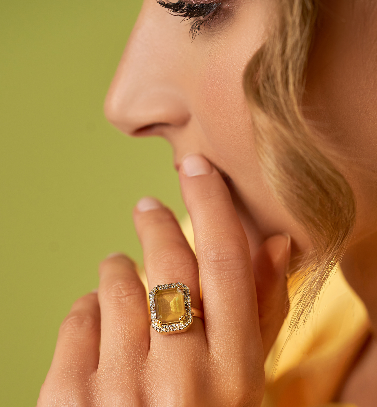 Pierścionek z jasno bursztynowym kryształkiem Majestic PSS0041 - By Dziubeka