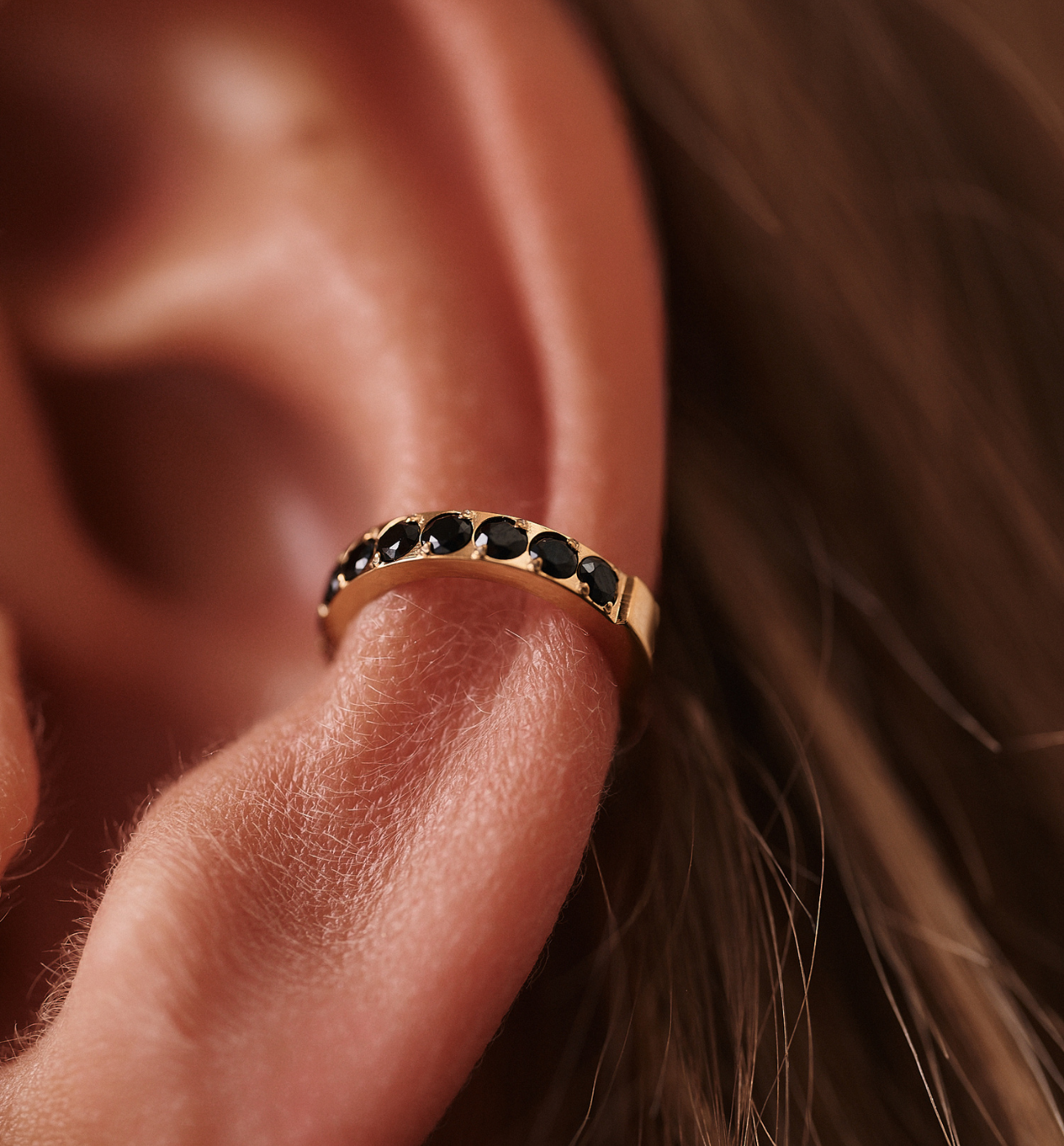 Nausznica złota z czarnymi cyrkoniami - By Dziubeka