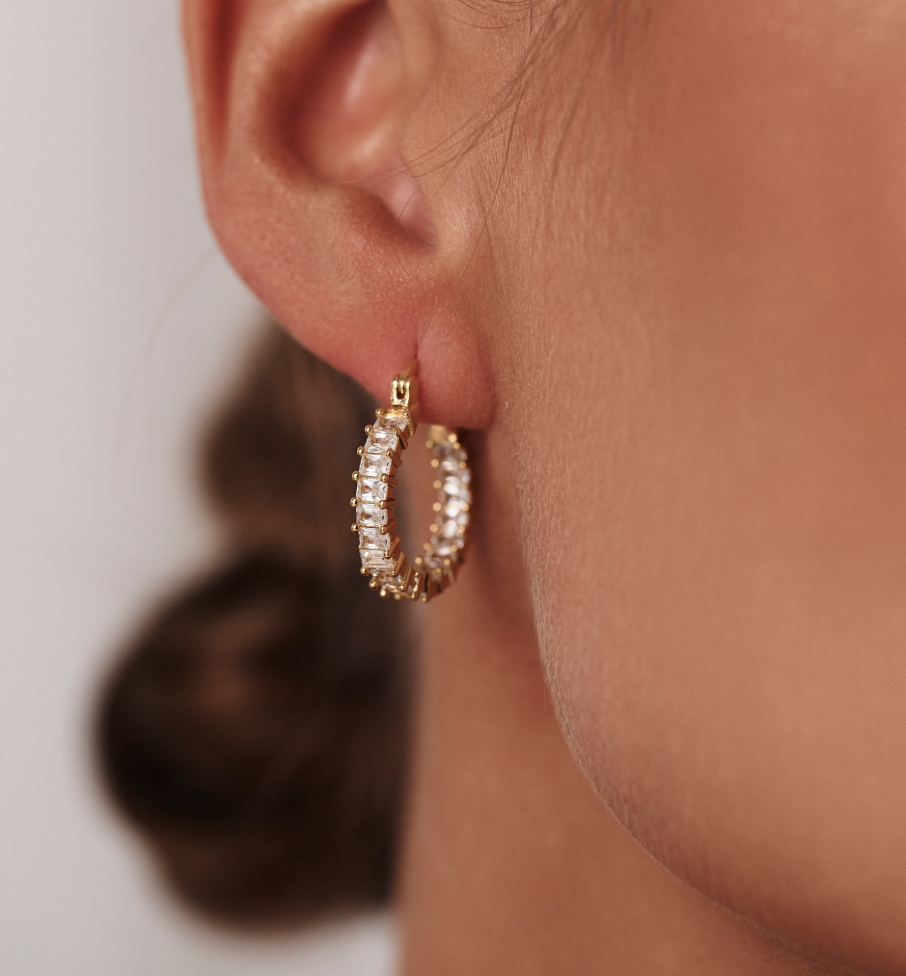 Kolczyki koła z kryształkami złote - By Dziubeka