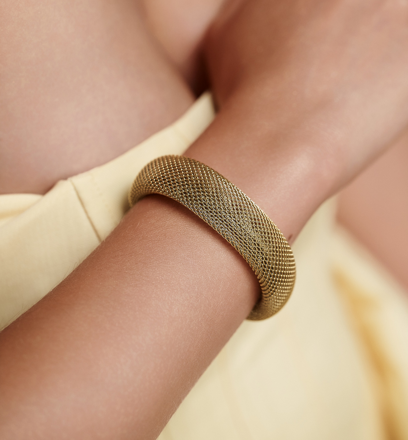 Bransoletka typu mesh w kolorze złota BSY0406 - By Dziubeka