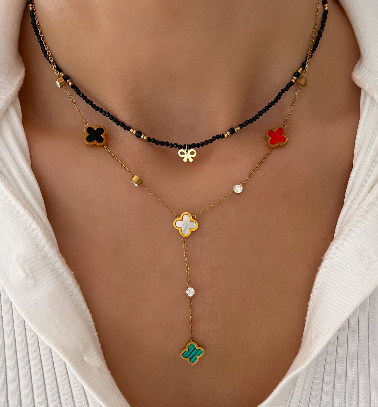 Naszyjnik z kolorowymi koniczynkami NSY0295