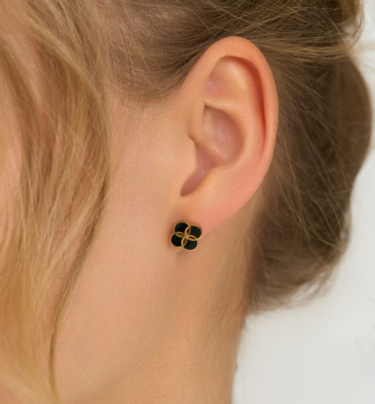 Kolczyki złote koniczynki z czarną emalią Ma Chance - By Dziubeka