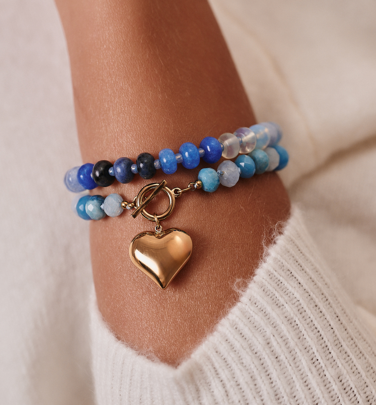 Zestaw bransoletek z niebieskich kamieni naturalnych i złotym sercem ZN0005 - By Dziubeka