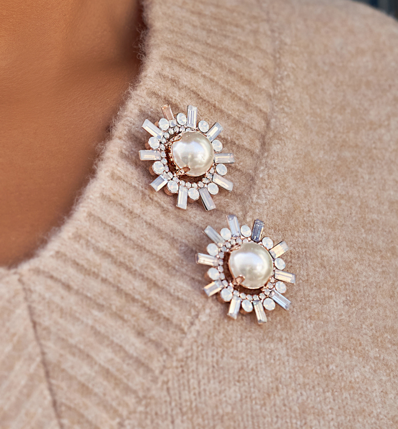 Broszka różowe złoto z perłami i kryształkami Pearl Ball BRPE0016