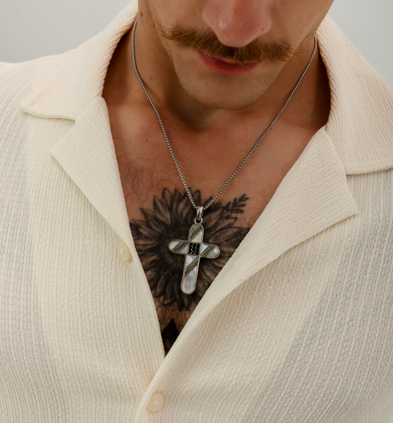 Naszyjnik męski krzyż z masą perłową - By Dziubeka