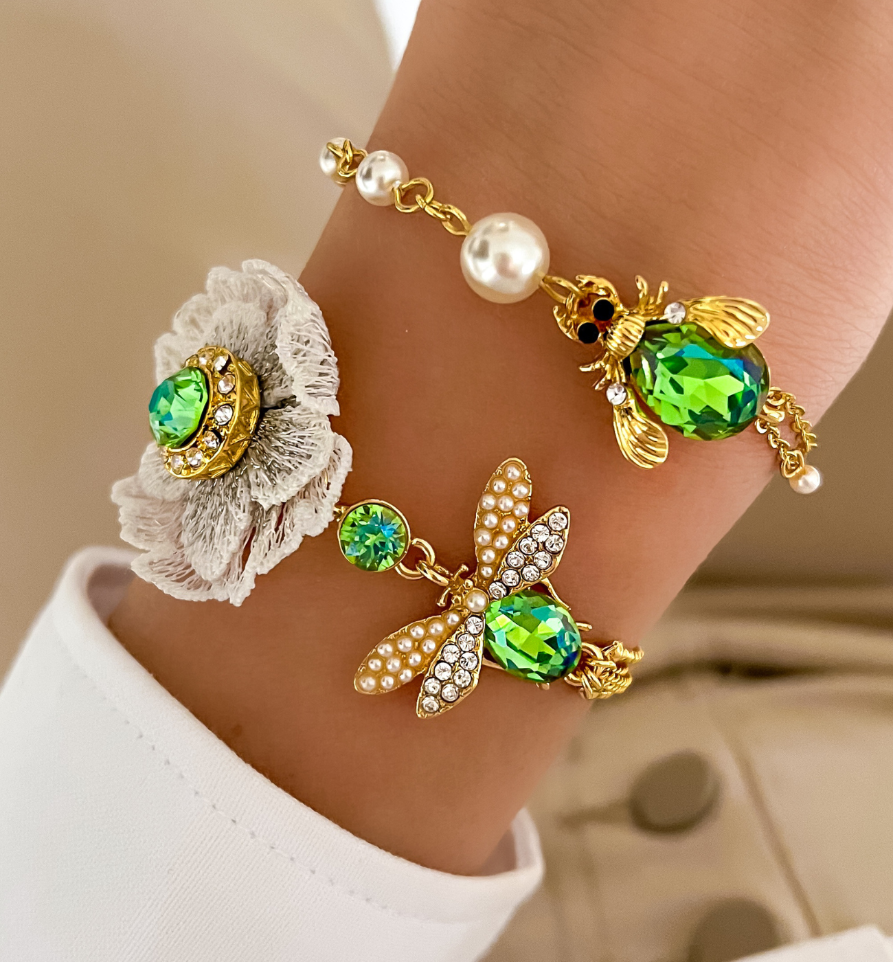 Bransoletka z owadem i kwiatem zielona Siri BMI0145