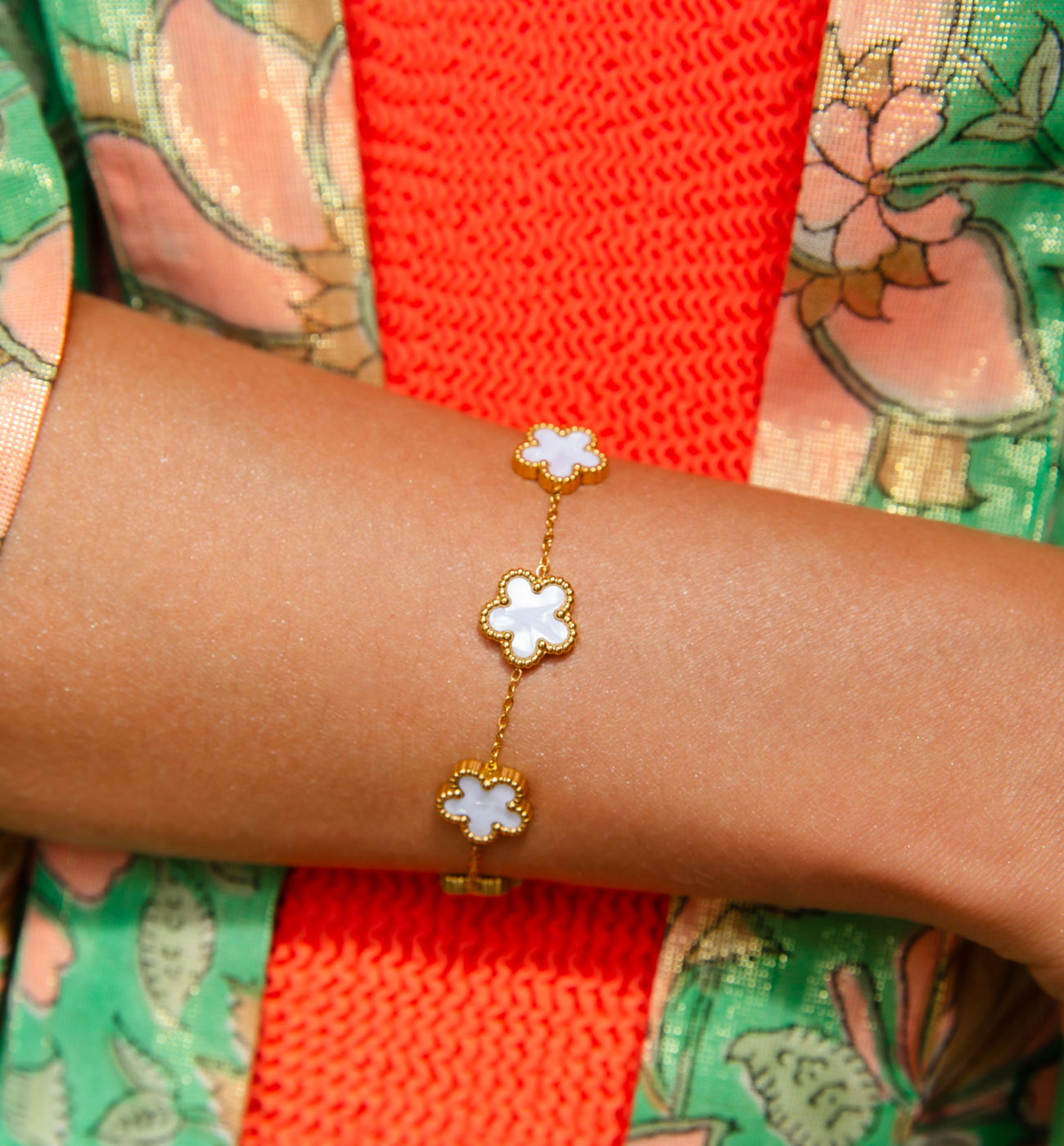 Bransoletka z kwiatuszkami z masą perłową BSY0515 - By Dziubeka