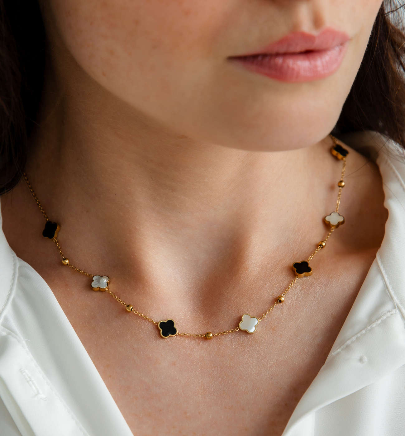 Naszyjnik z koniczynkami z emalią Heureux - By Dziubeka