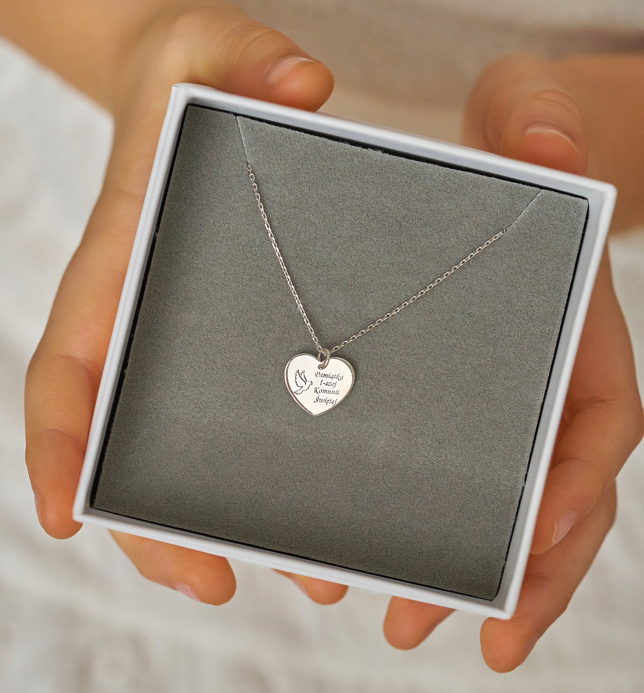Naszyjnik srebrny z sercem Holy Communion NSE0159