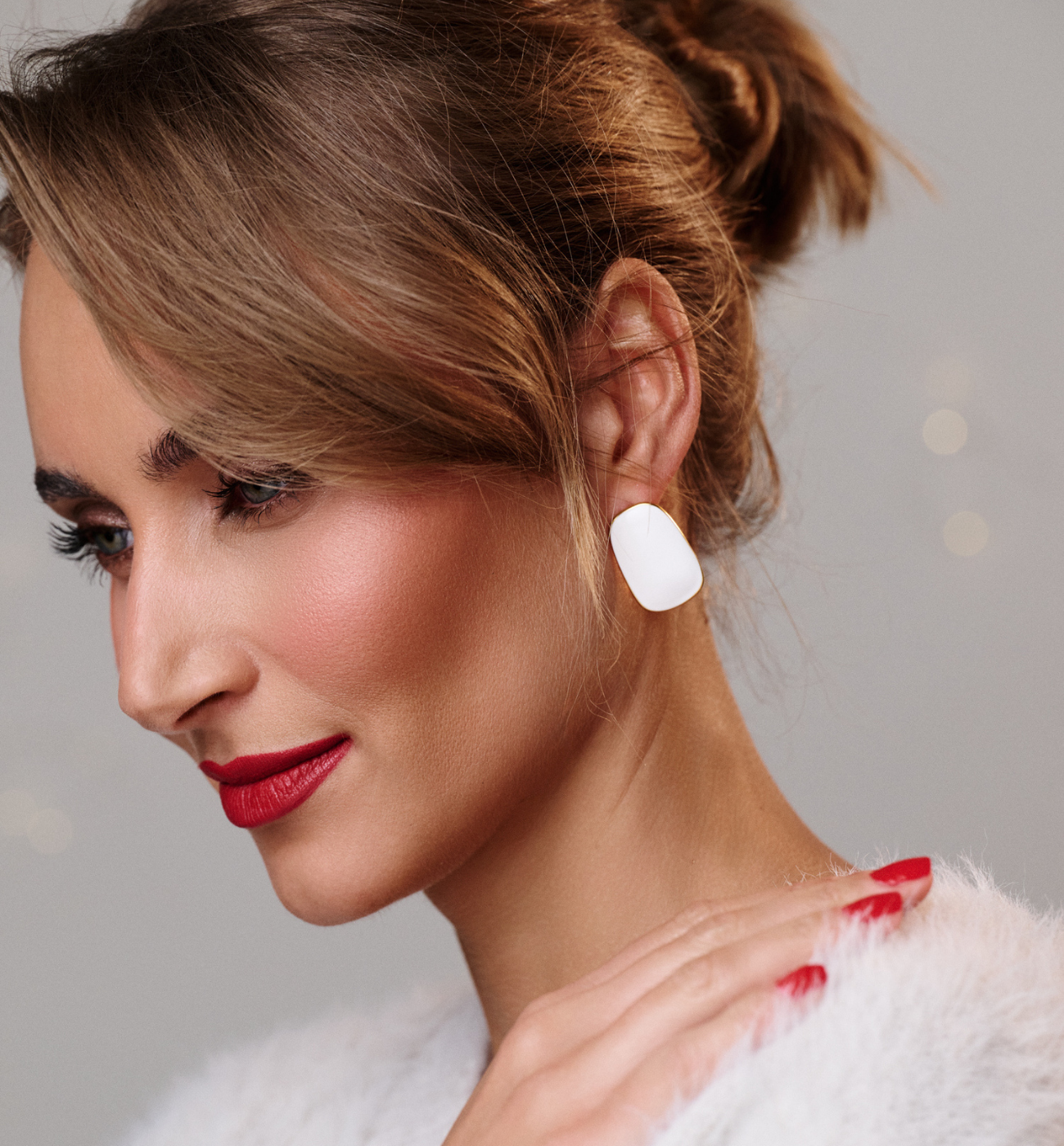 Kolczyki prostokątne emaliowane białe złote KSY0510 - By Dziubeka