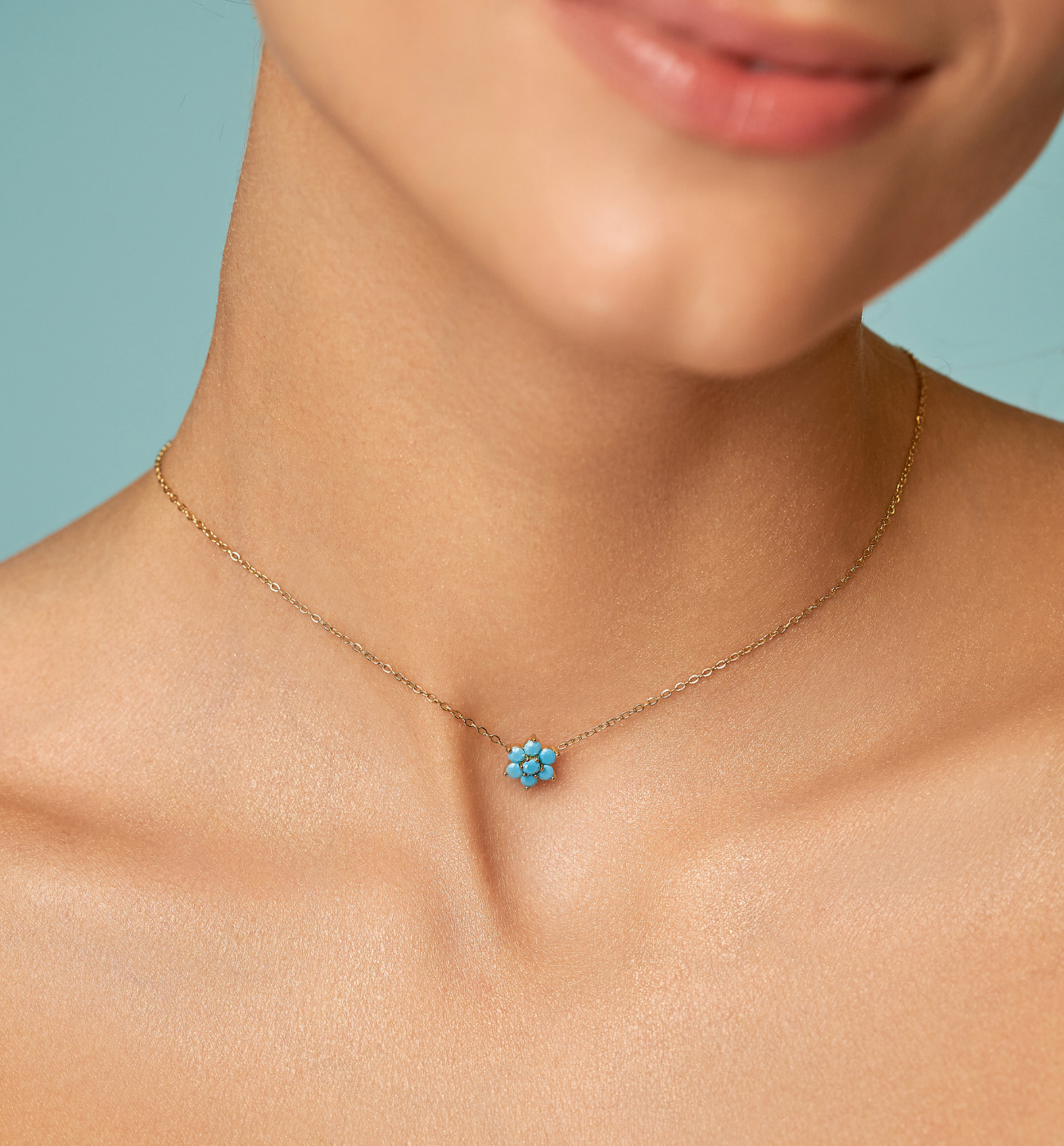 Naszyjnik złoty z kwiatuszkiem z turkusowymi cyrkoniami Azure NSA1083