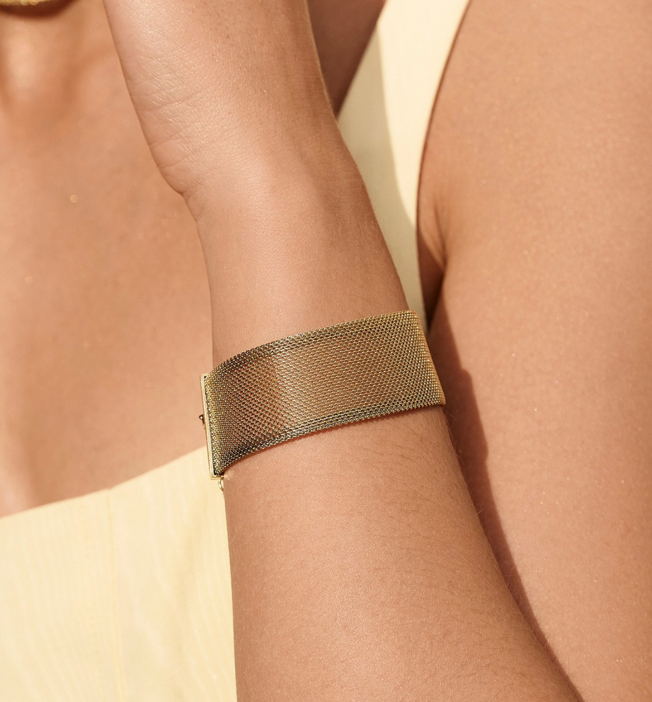 Bransoletka gruba z siateczką mesh złota BSY0403