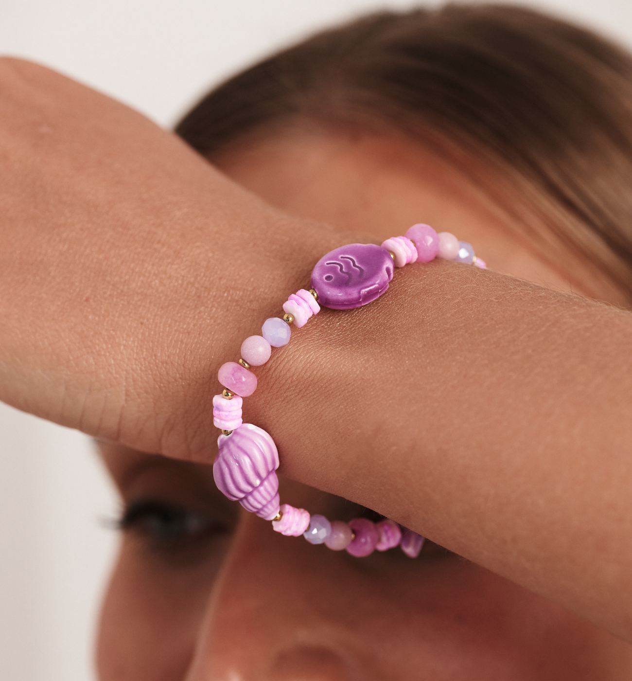 Bransoletka fioletowa z muszlami BSH0209 - By Dziubeka