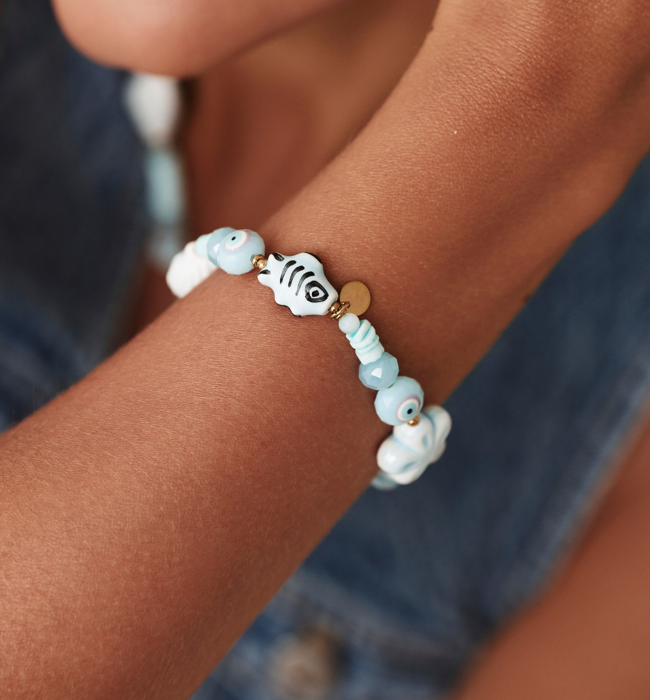 Bransoletka błękitna z muszlami i rybką BSH0207