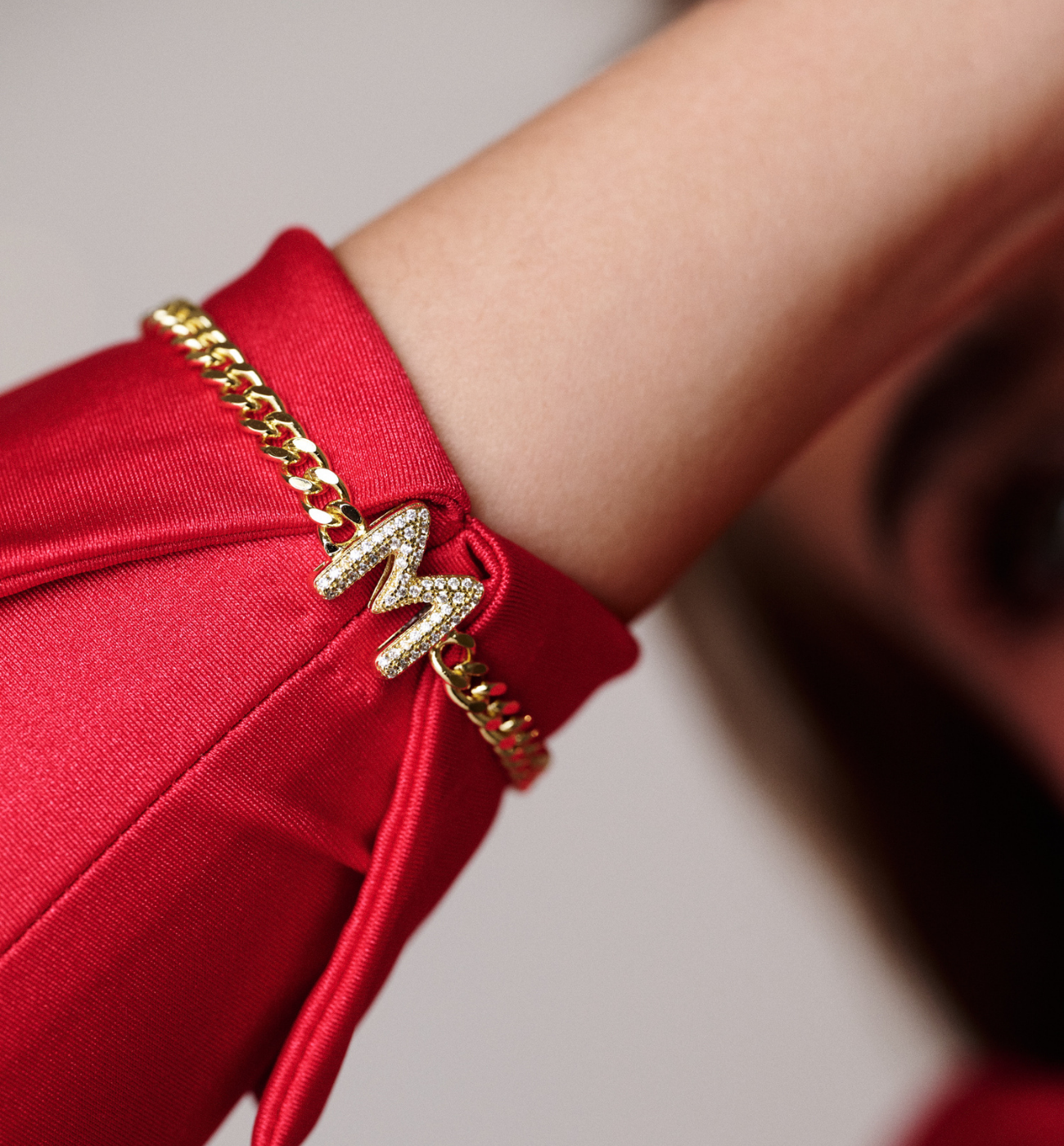 Bransoletka złota z literą M z cyrkoniami BSS0250