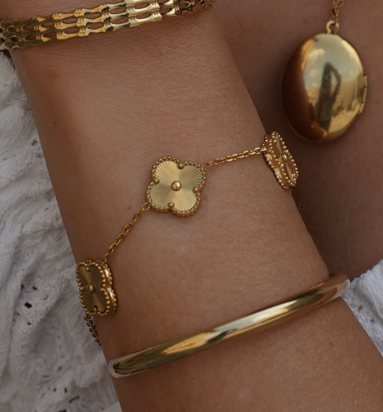 Bransoletka ze złotymi koniczynkami Clovers BSY0122