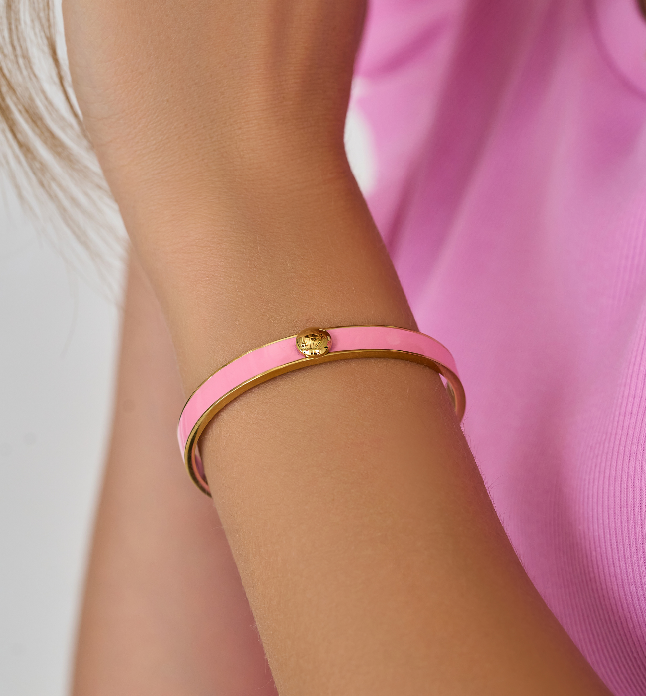 Bransoletka obręcz z różową emalią Secret Garden BSA0696