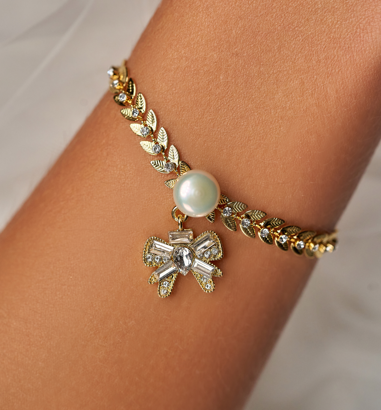 Bransoletka z kokardą i perłą Perle Blanche BSS0179 - By Dziubeka