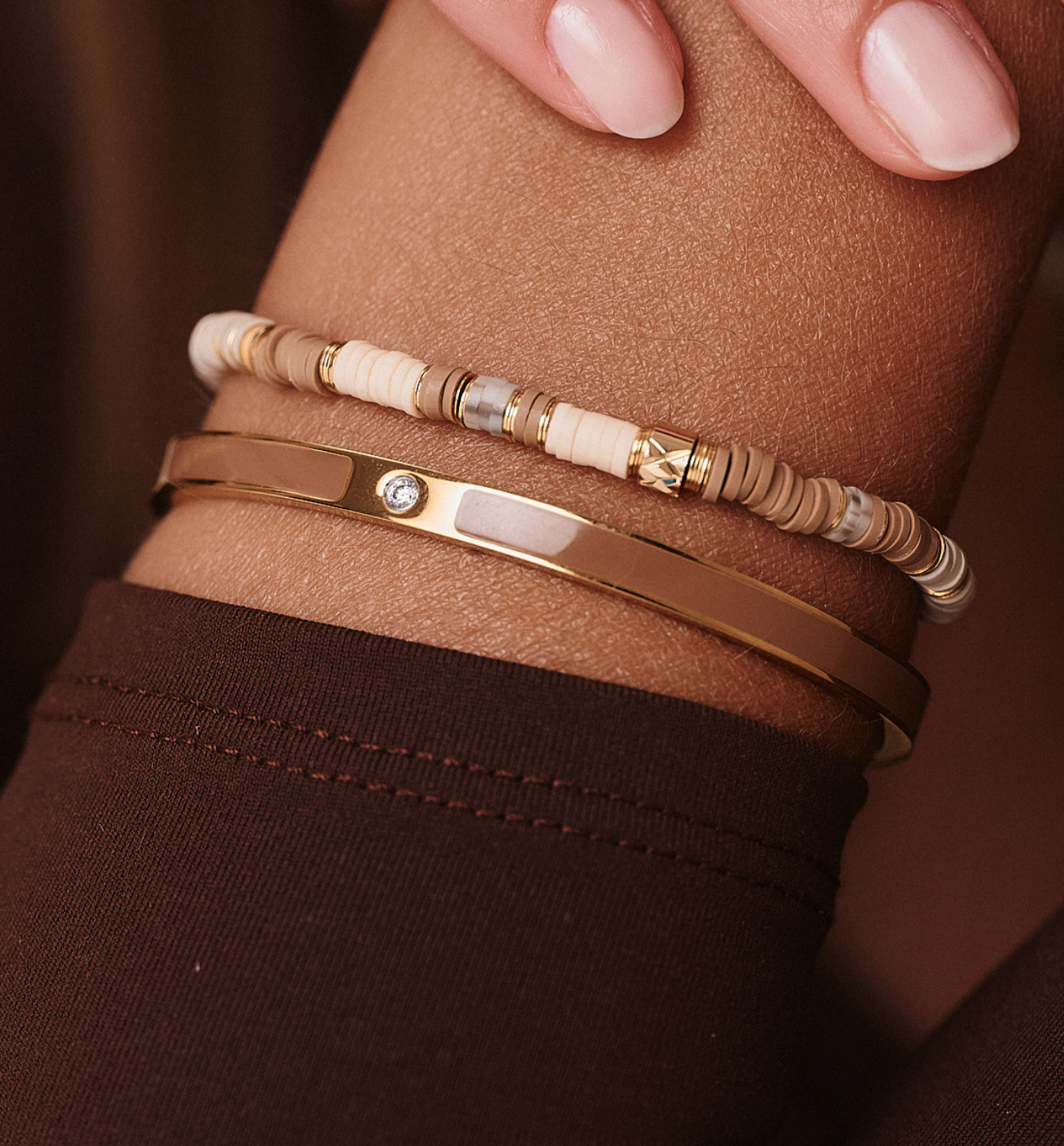 Zestaw bransoletek w odcieniach nude i złota ZN0006