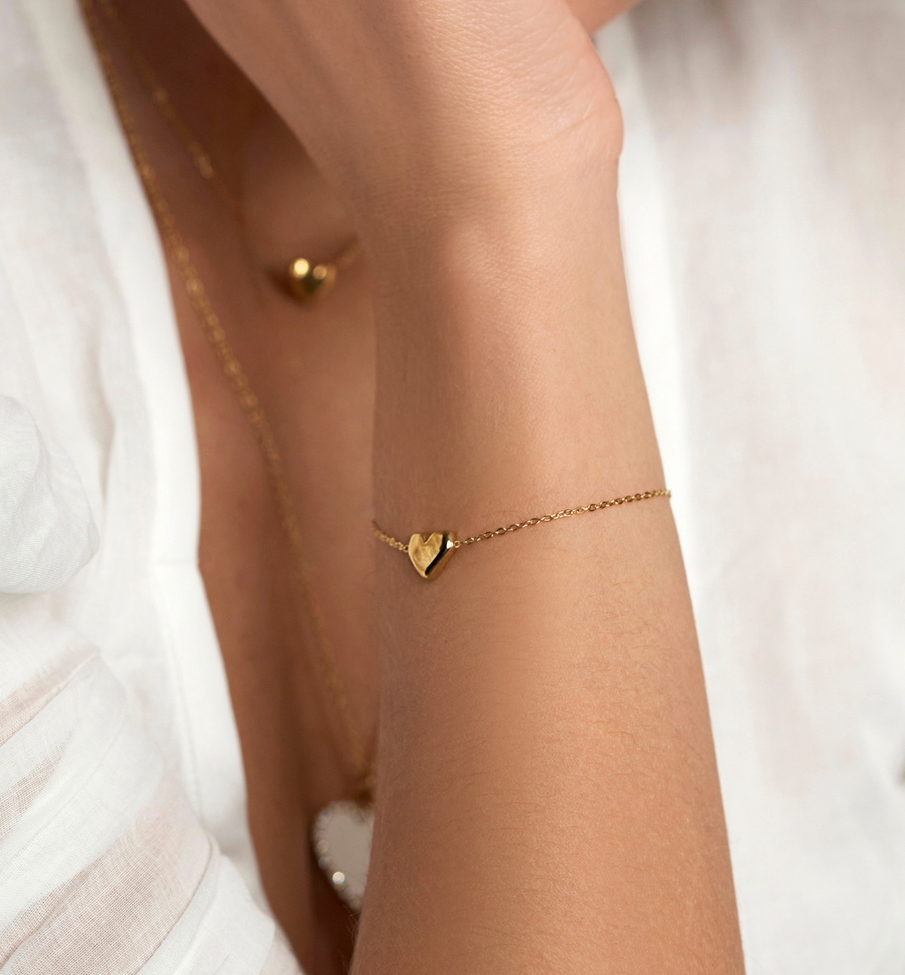 Bransoletka złota z sercem Loving - By Dziubeka