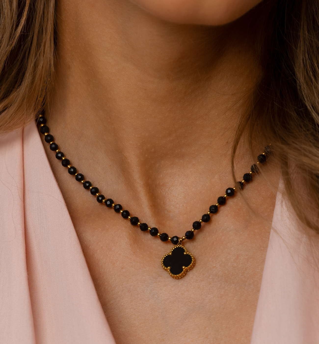 Naszyjnik czarny z koniczynką - By Dziubeka