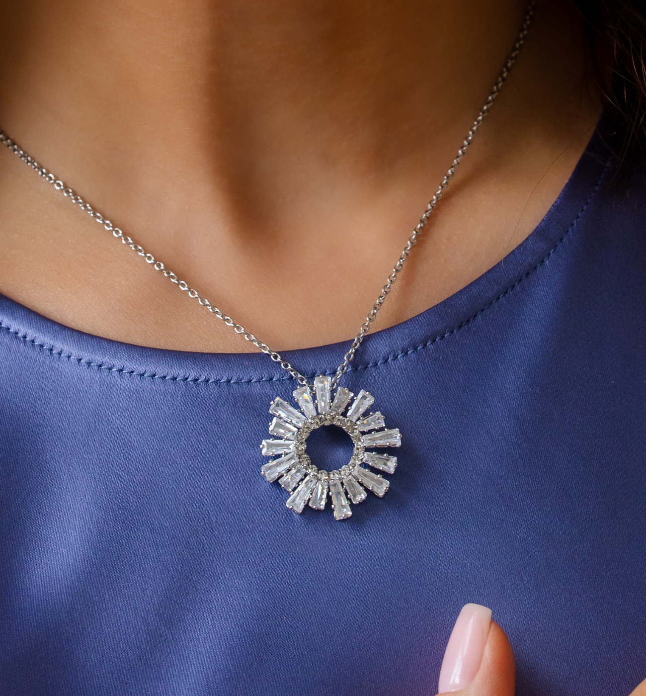 Naszyjnik srebrny z transparentnymi kryształkami Samantha NS0311