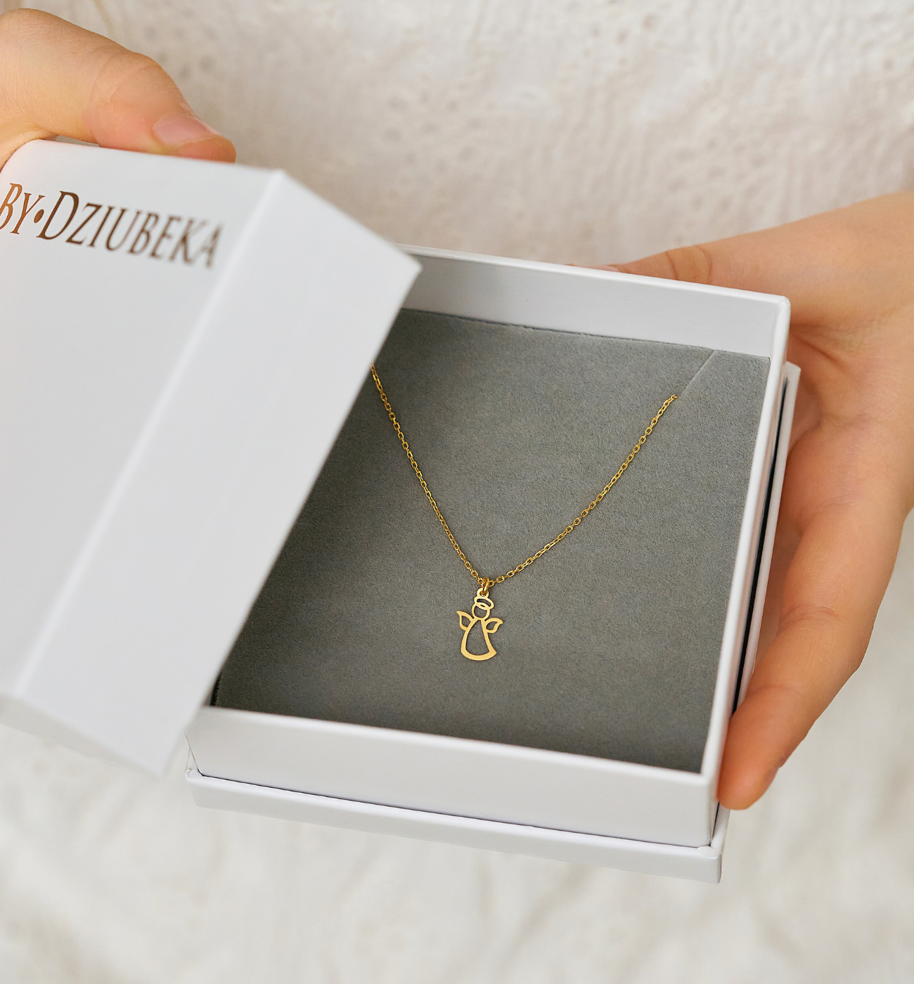 Naszyjnik złoty z aniołkiem Angel NSE0148