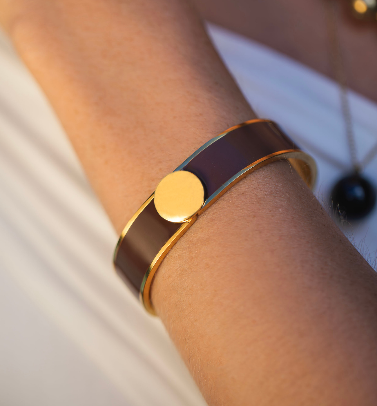 Bransoletka obręcz z czekoladową emalią - By Dziubeka