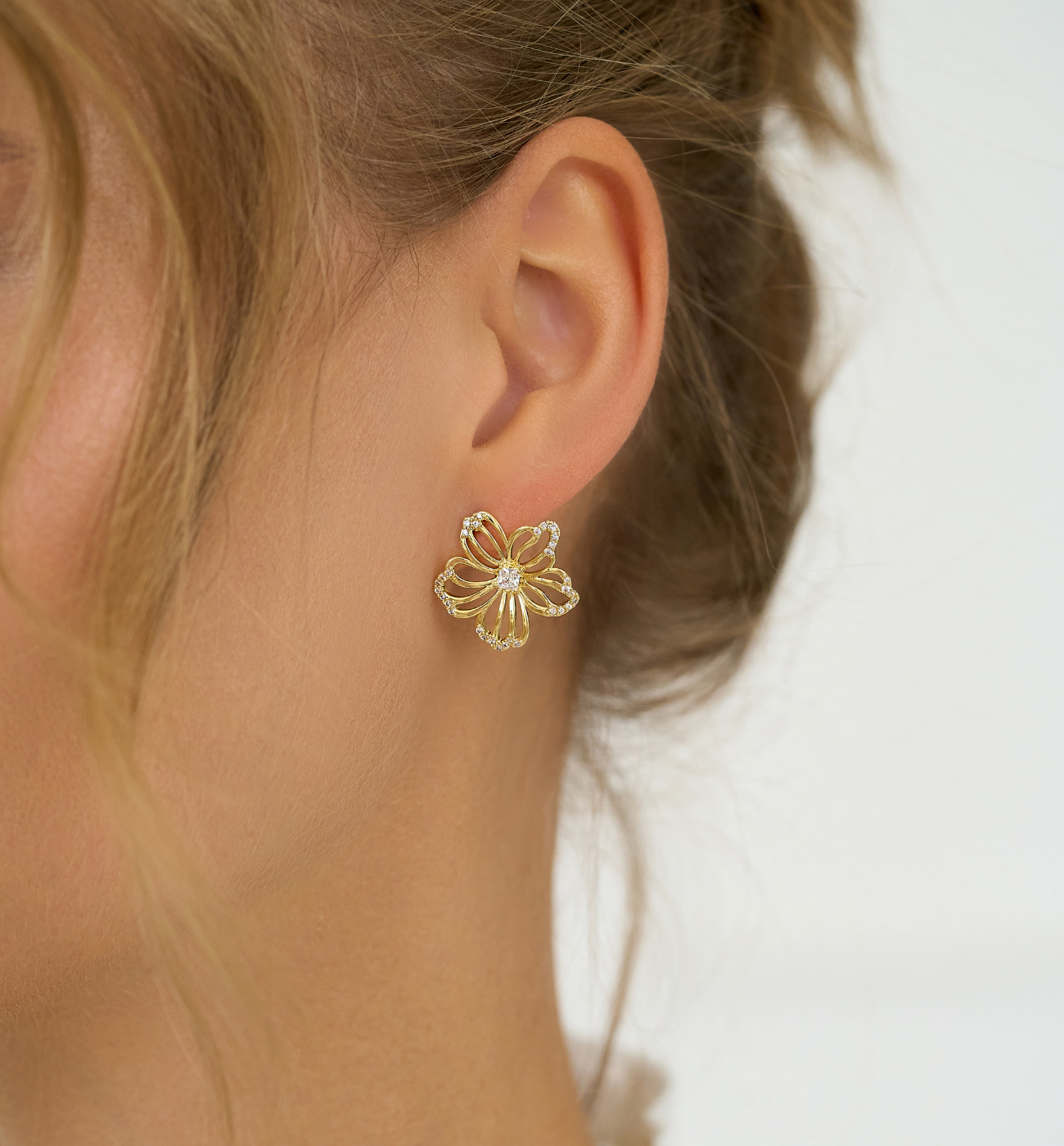 Kolczyki złote z kwiatkami Sunlit Blossom - By Dziubeka
