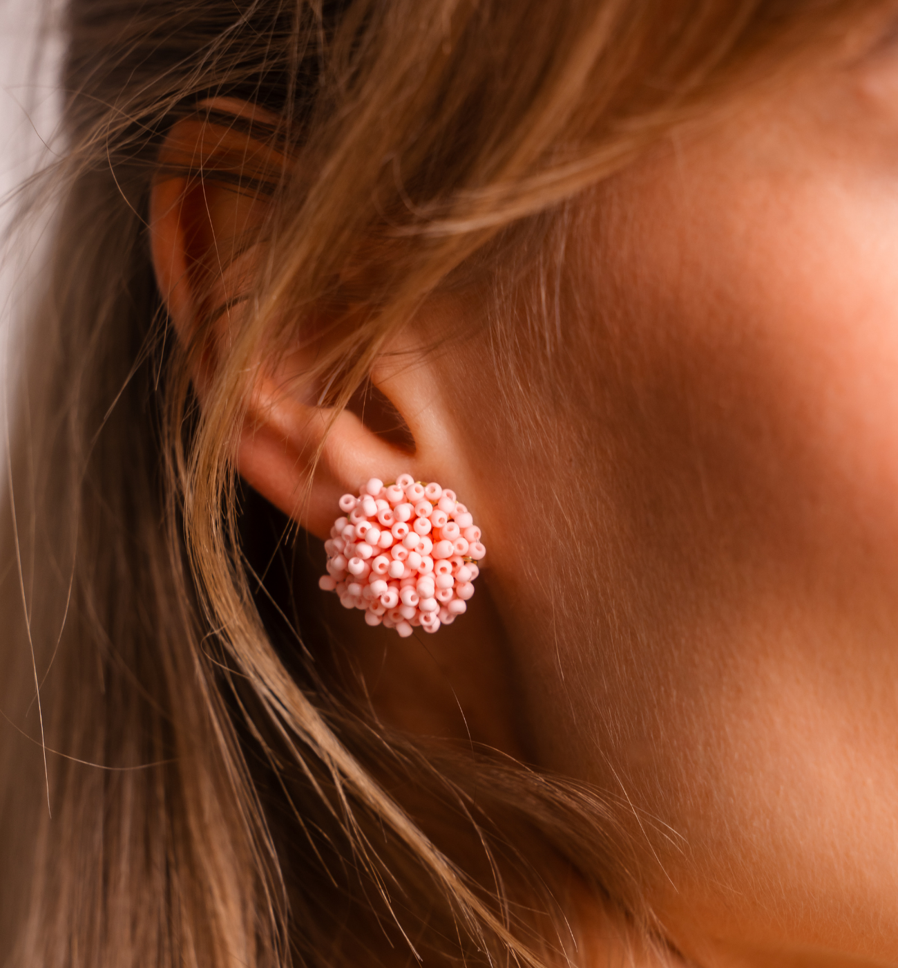 Kolczyki z różowymi kryształkami okrągłe KWE0141 - By Dziubeka