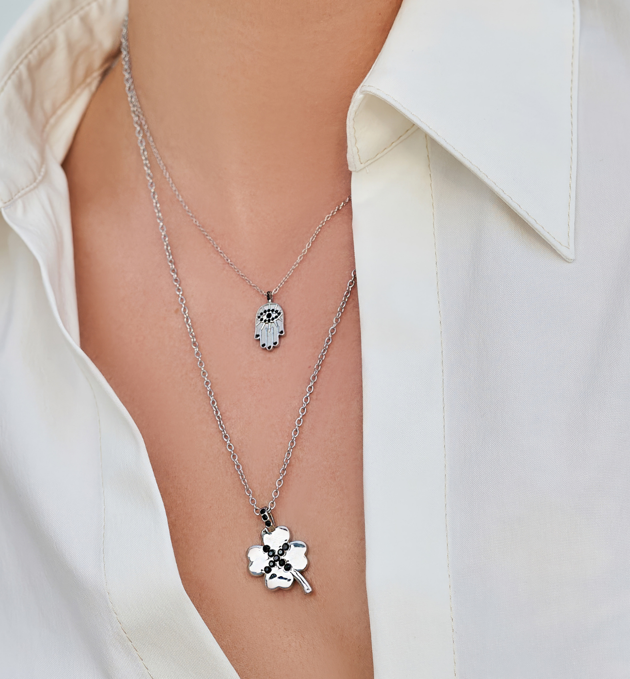 Naszyjnik srebrny z dużą koniczynką Farah NSA0854