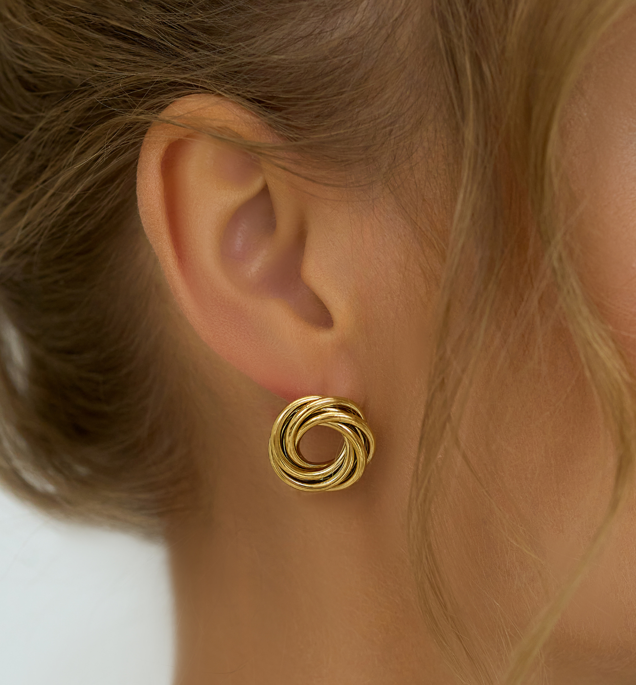 Kolczyki plecione okrągłe złote Downtown Chic - By Dziubeka