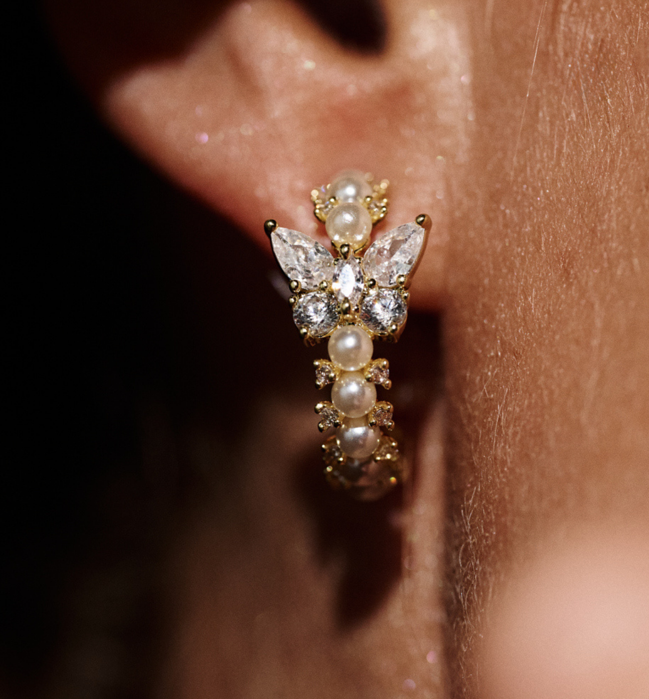 Kolczyki koła z perłami i motylkiem - By Dziubeka