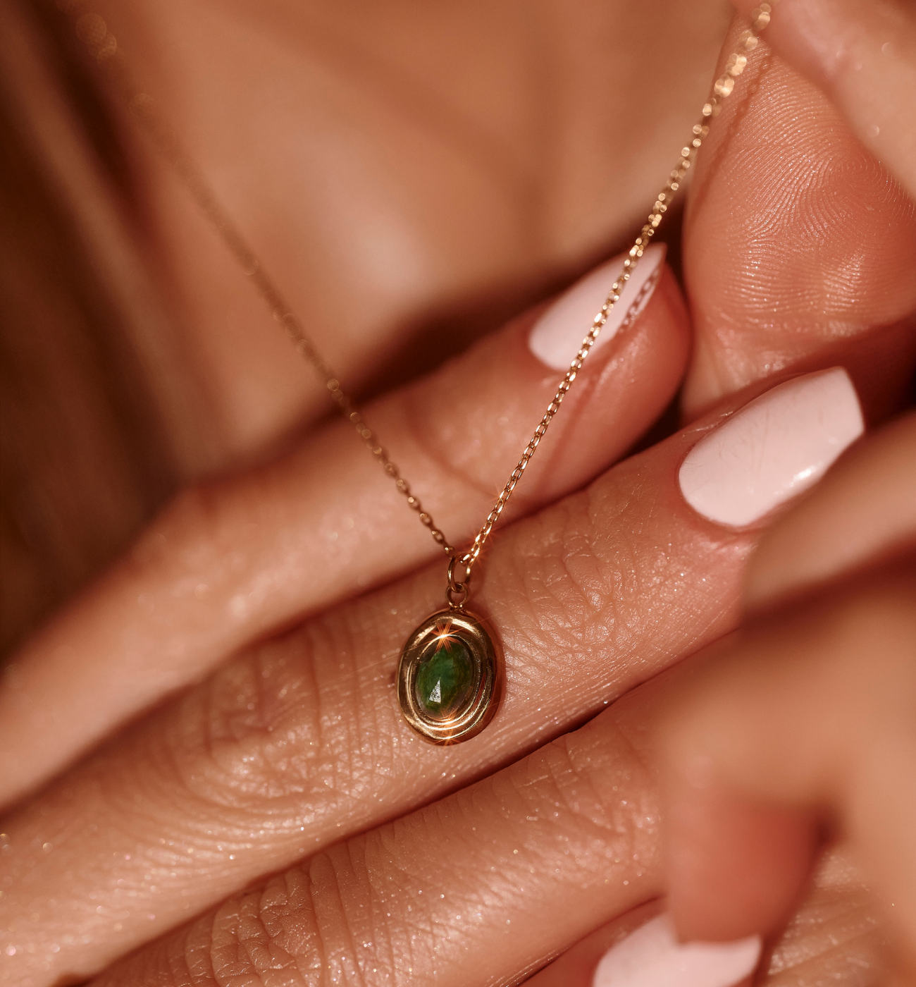 Naszyjnik z jadeitem afrykańskim złoty NEA0011 - By Dziubeka