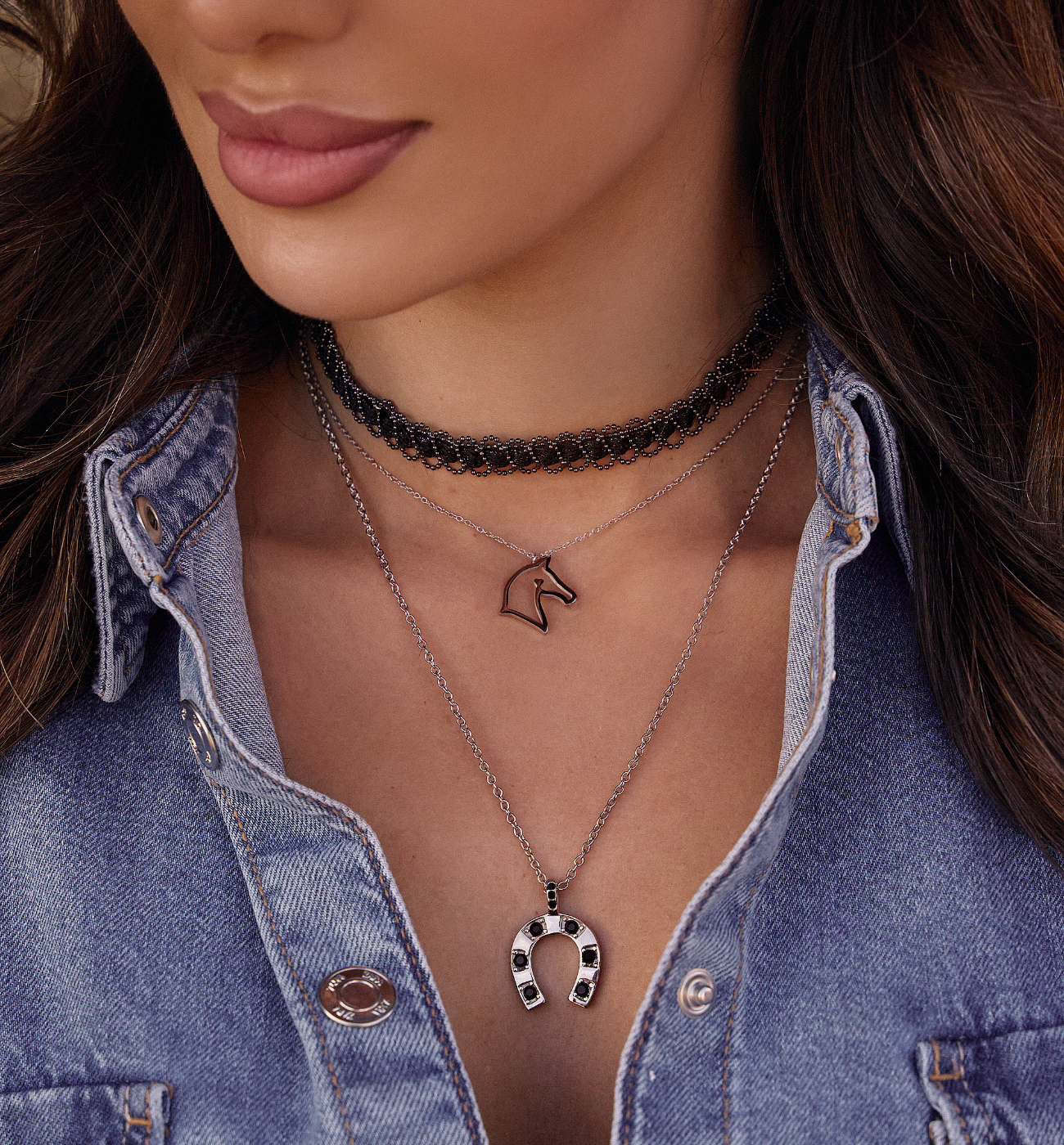 Naszyjnik srebrny z dużą podkową Farah NSA0858