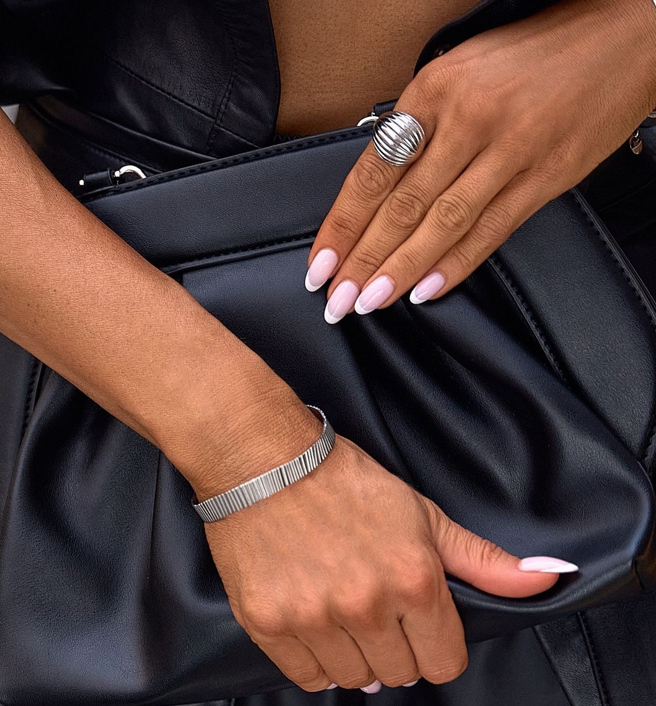 Bransoletka obręcz srebrna Metallic Grace BSA0658