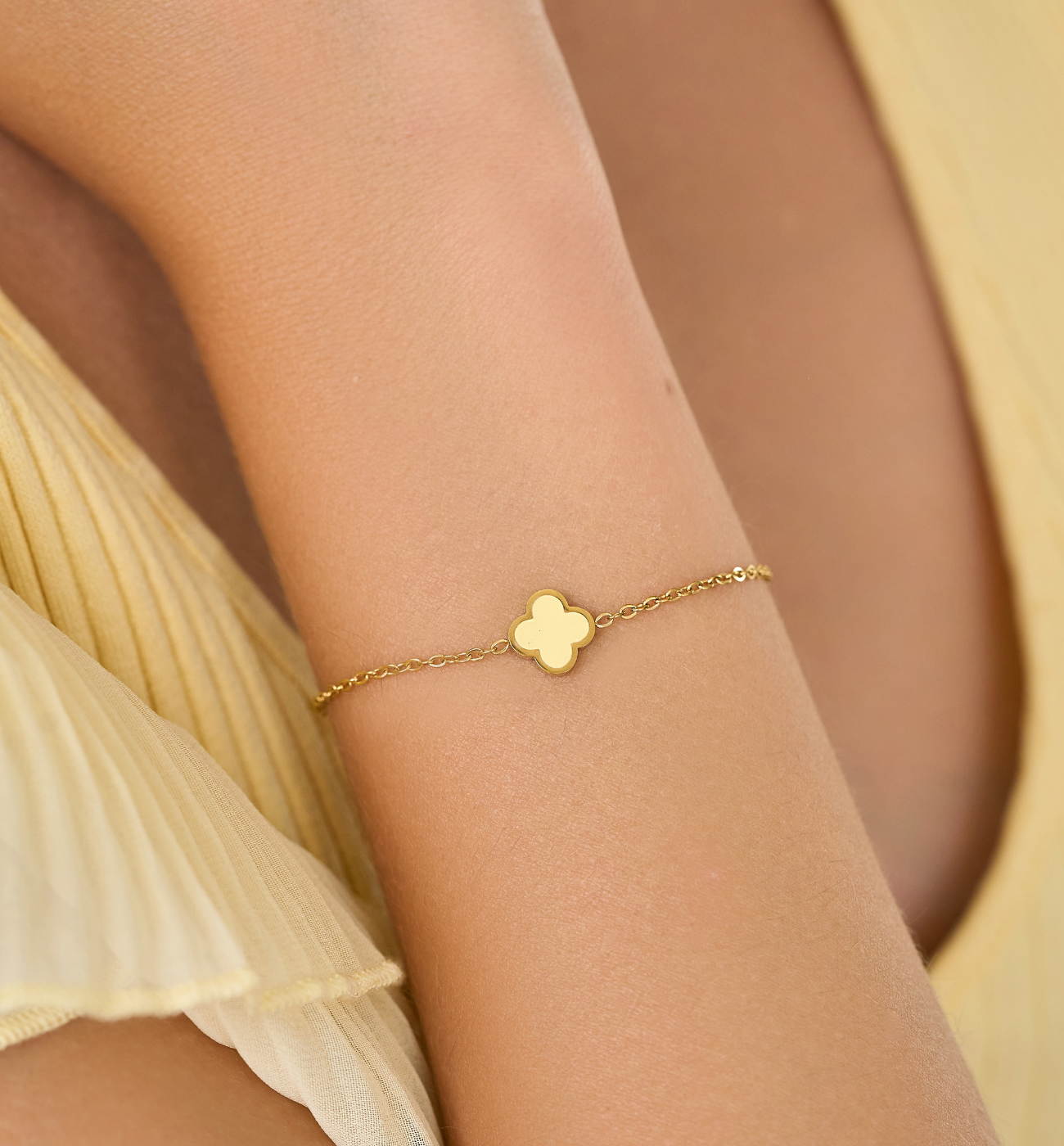 Bransoletka z koniczynką i żółtą emalią Heureux BSA0678