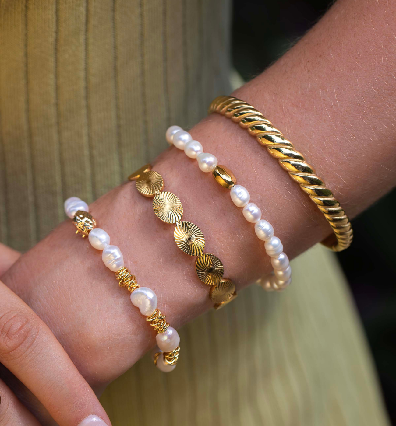 Zestaw złotych i perłowych bransoletek Z0374 - By Dziubeka