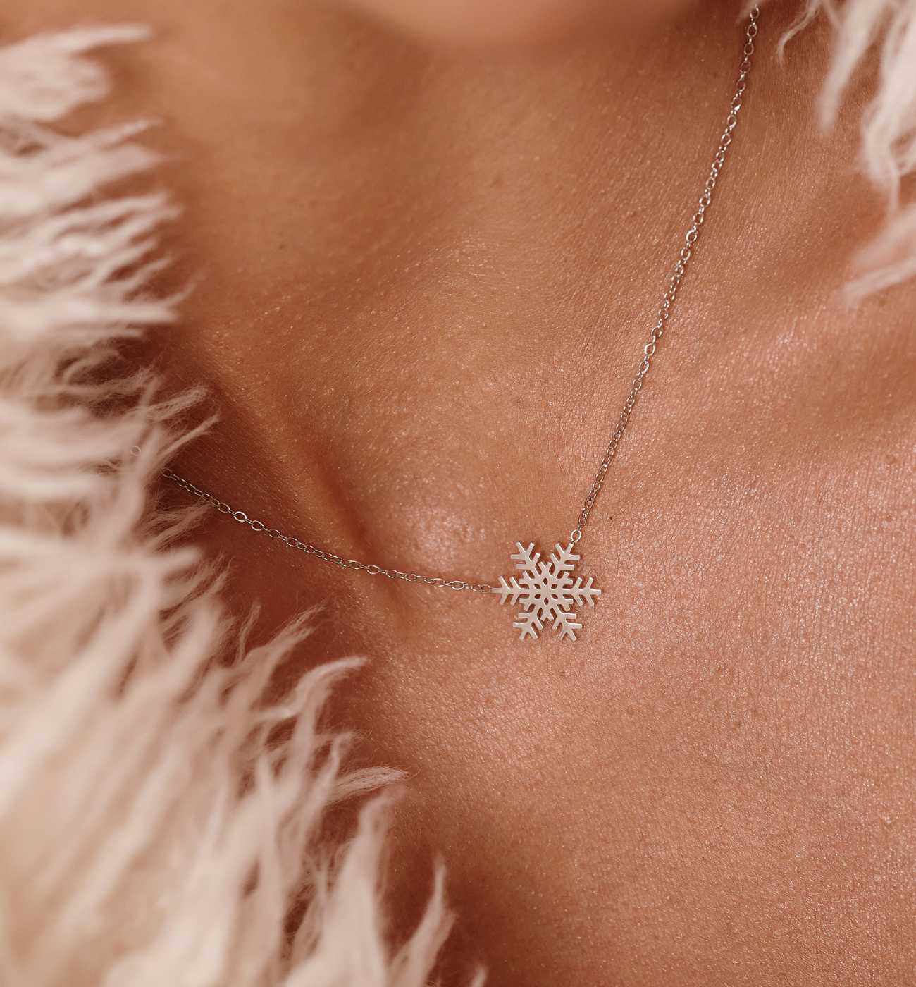 Naszyjnik ze śnieżynką srebrny NSY0713 - By Dziubeka