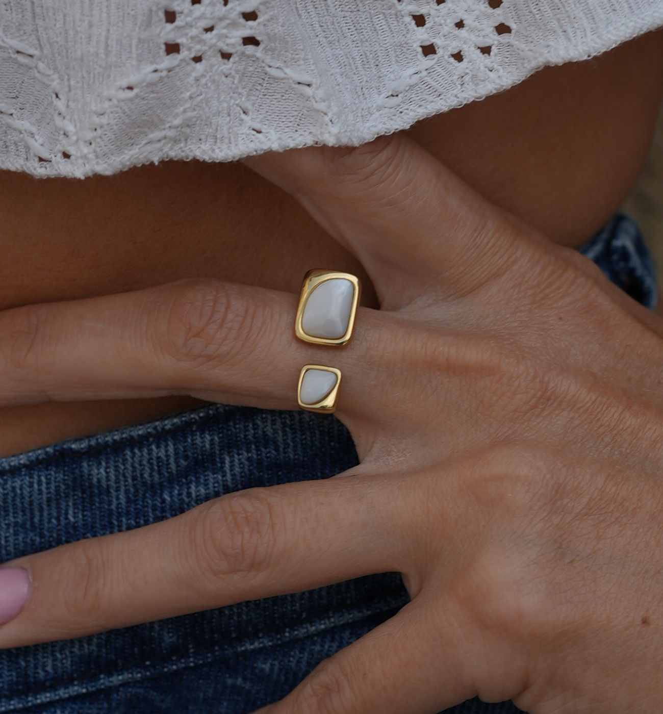 Pierścionek z masą perłową złoty - By Dziubeka