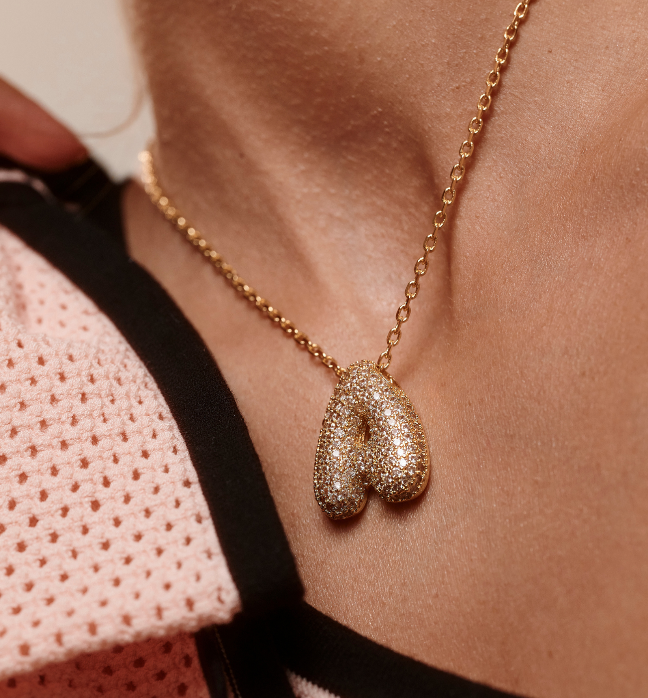 Naszyjnik złocony z literą A wysadzaną cyrkoniami - By Dziubeka